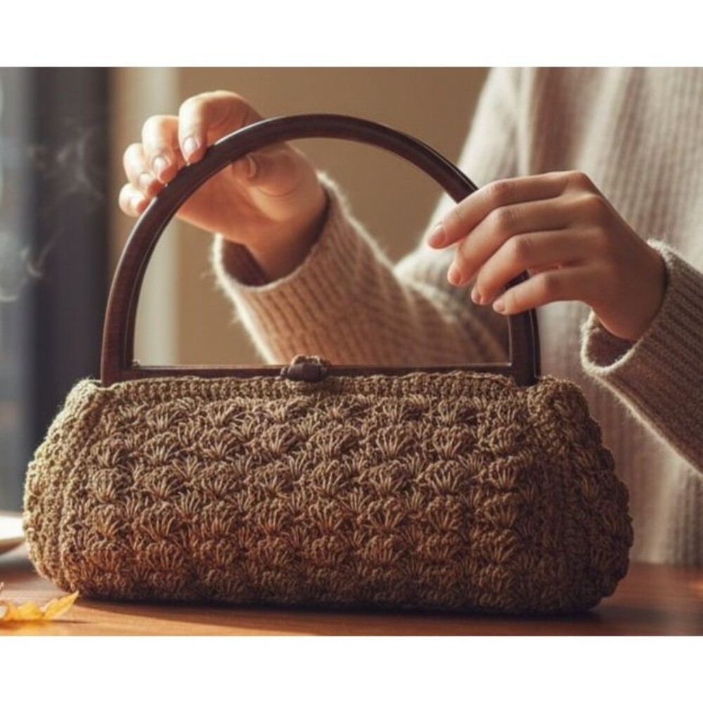 DESIGNER TOTE LE MONDE TAN CROCHET BROWN WOOD DOUBLE HANDLES BUTTON CLOSURE BAG - Picture 2 of 16